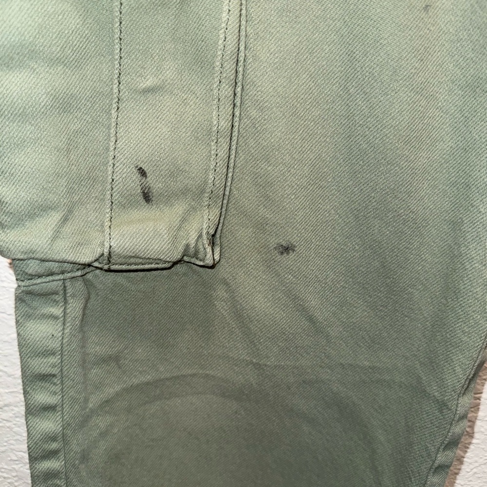 Women’s Olive Green Cargo Levi Pants - Picture 5 of 5